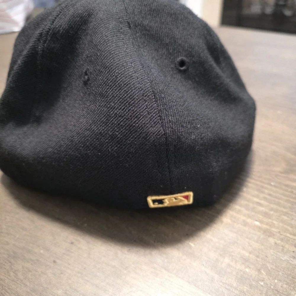 New‎ Era 59FIFTY Pittsburgh Pirates Official On-Field Fitted Cap 7-1/2 Black/Red